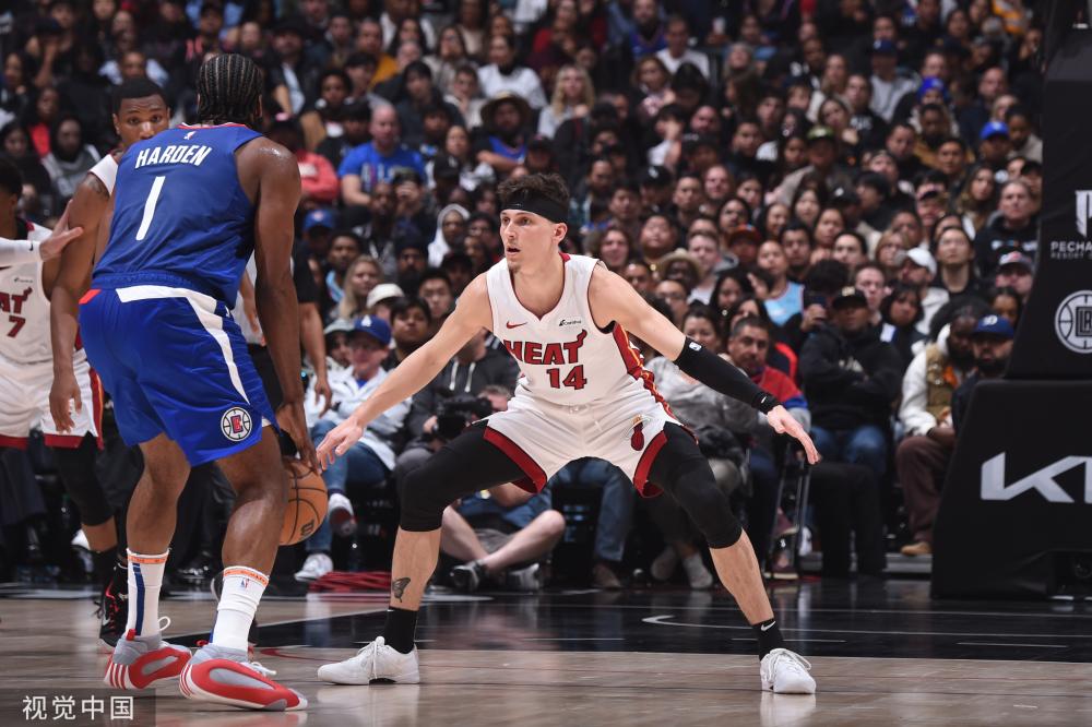 更是他对球 更是他对球